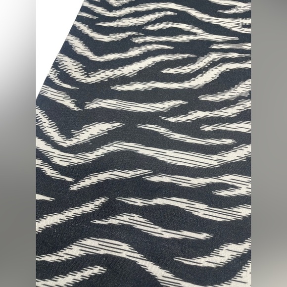 Never used! black and white Tiger Print Pillow Cover - Picture 7 of 10